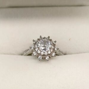 Moissanite Halo Design 1.0 Ct